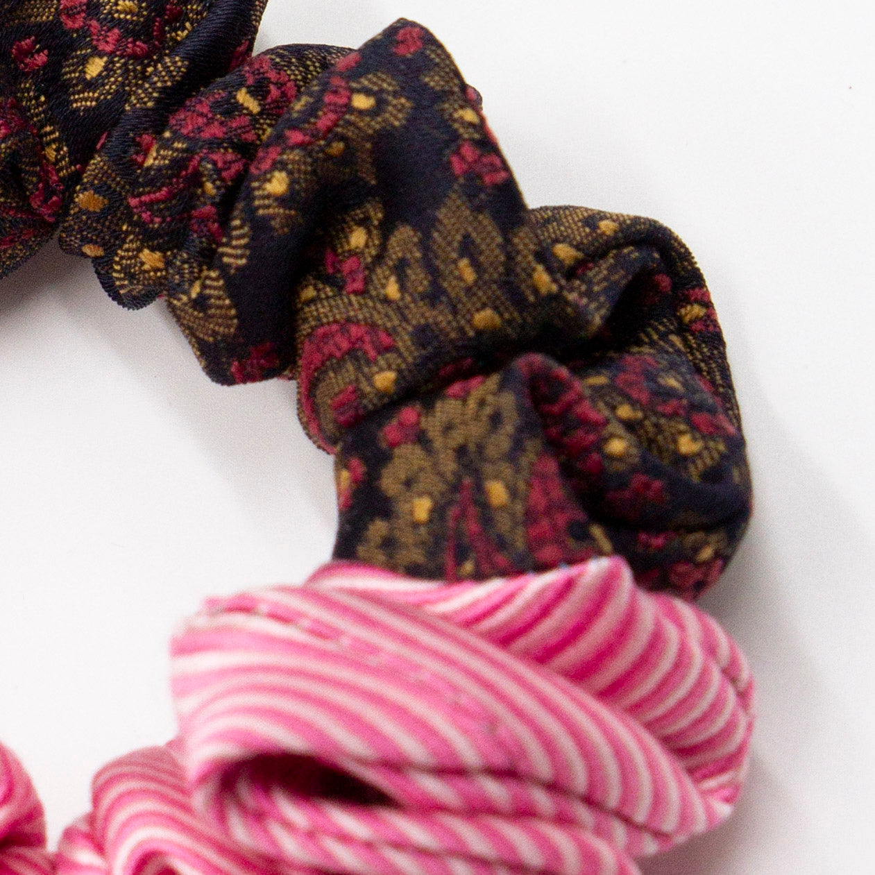 Colorblock scrunchie Peter Paisley
