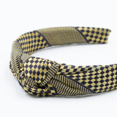 Gouden diadeem haarband met knoop handgemaakt van een stropdas